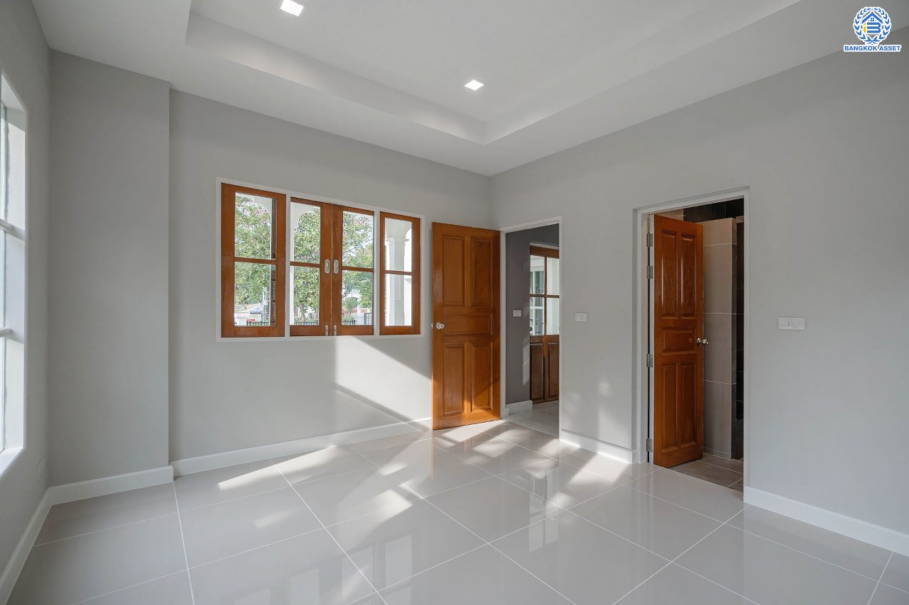 บ้านมือสองตกแต่งใหม่ โครงการ ลัดดารมย์ เพชรเกษม69 ตกแต่งหรูหราดีไซน์สุด Classic วิวสวนสาธารณะ ใกล้ส่วนกลาง บนเนื้อที่ 173.5 ตร.ว. ฟังก์ชันจัดเต็ม 4 ห้องนอน 4 ห้องน้ำ 1 ห้องอเนกประสงค์ 1 ห้องแม่บ้าน จอดรถได้ถึง 2 คัน บนทำเลศักยภาพ เชื่อมต่อหลายเส้นทาง ใกล้เดอะมอลล์บางแค จุดขึ้นทางด่วน "กาญจนาภิเษก" และรถไฟฟ้าสายสีน้ำเงิน "สถานีหลักสอง"